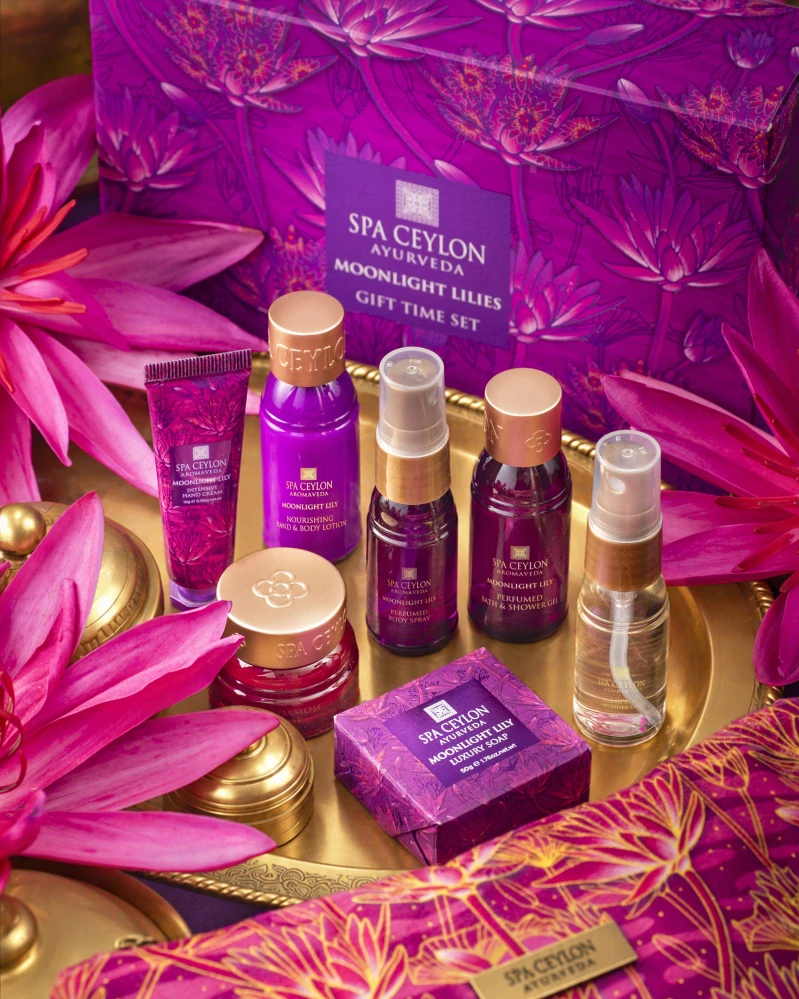 Darčeková sada Moonlight Lilies Gift Time – 6 produktov